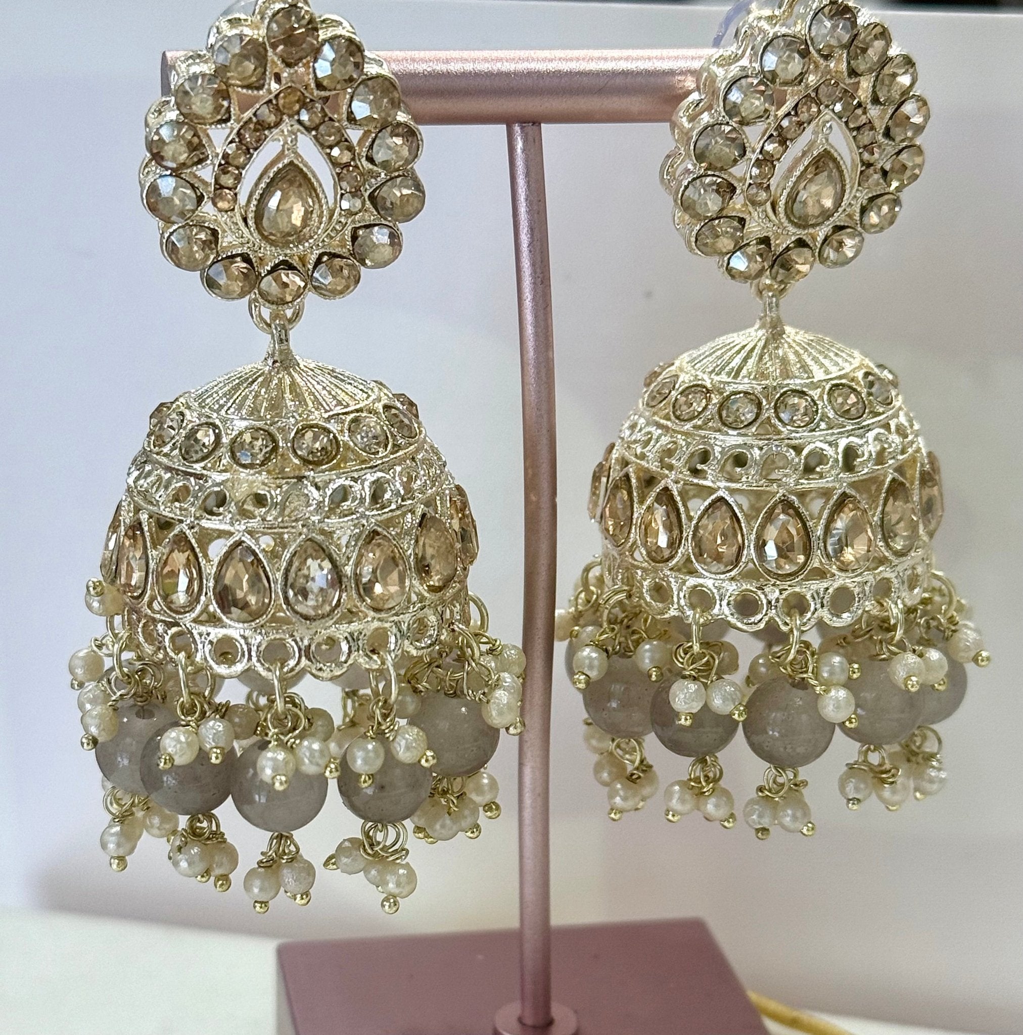 Grey Kundan Jewelry Set With Tikka - DWEEP SARA