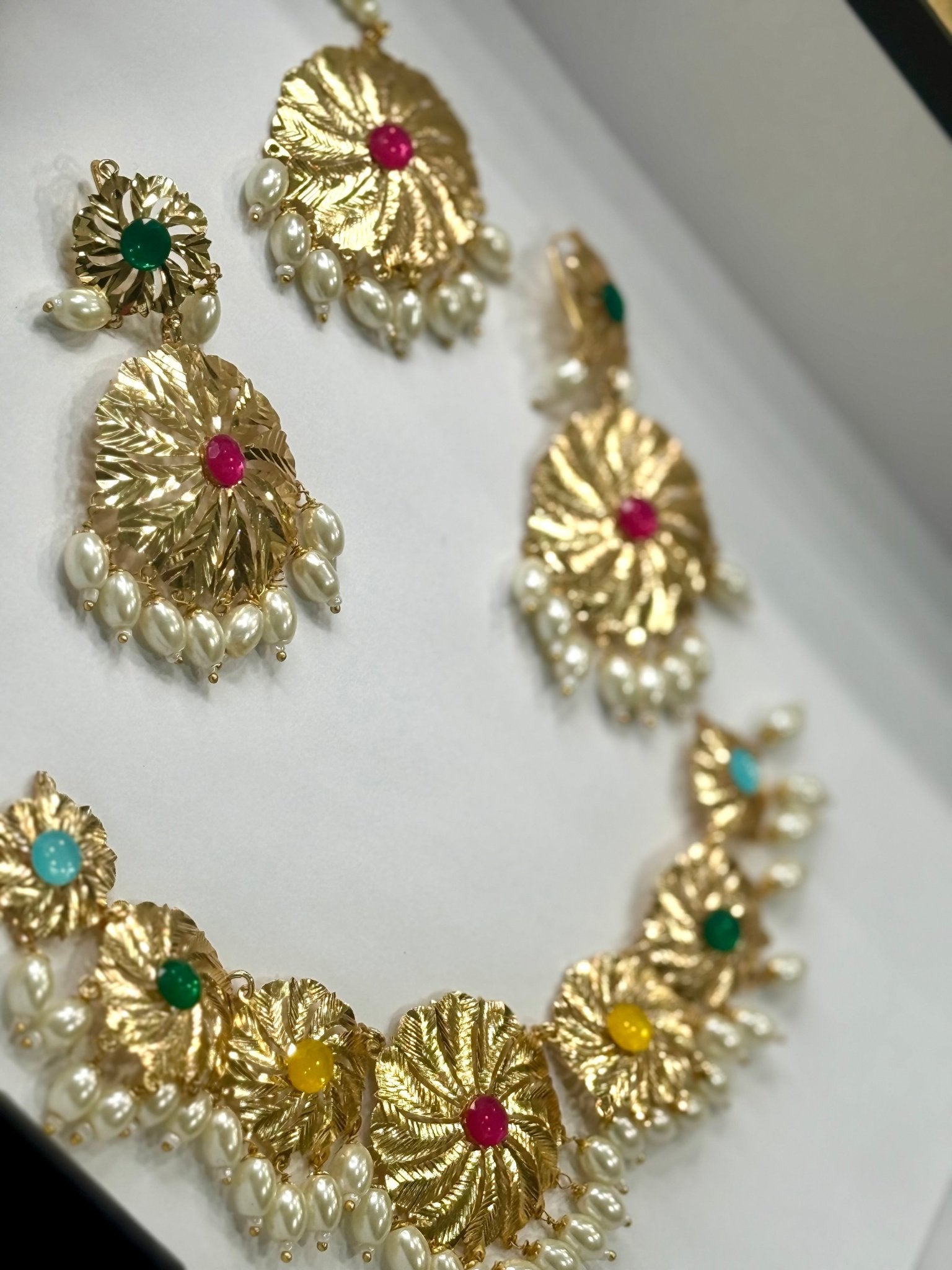 Patra traditional punjabi pipple patti tikka set/indian gold tikka set/jadau tikka set/ jadau set/pearl traditional punjabi jewelry - DWEEP SARA