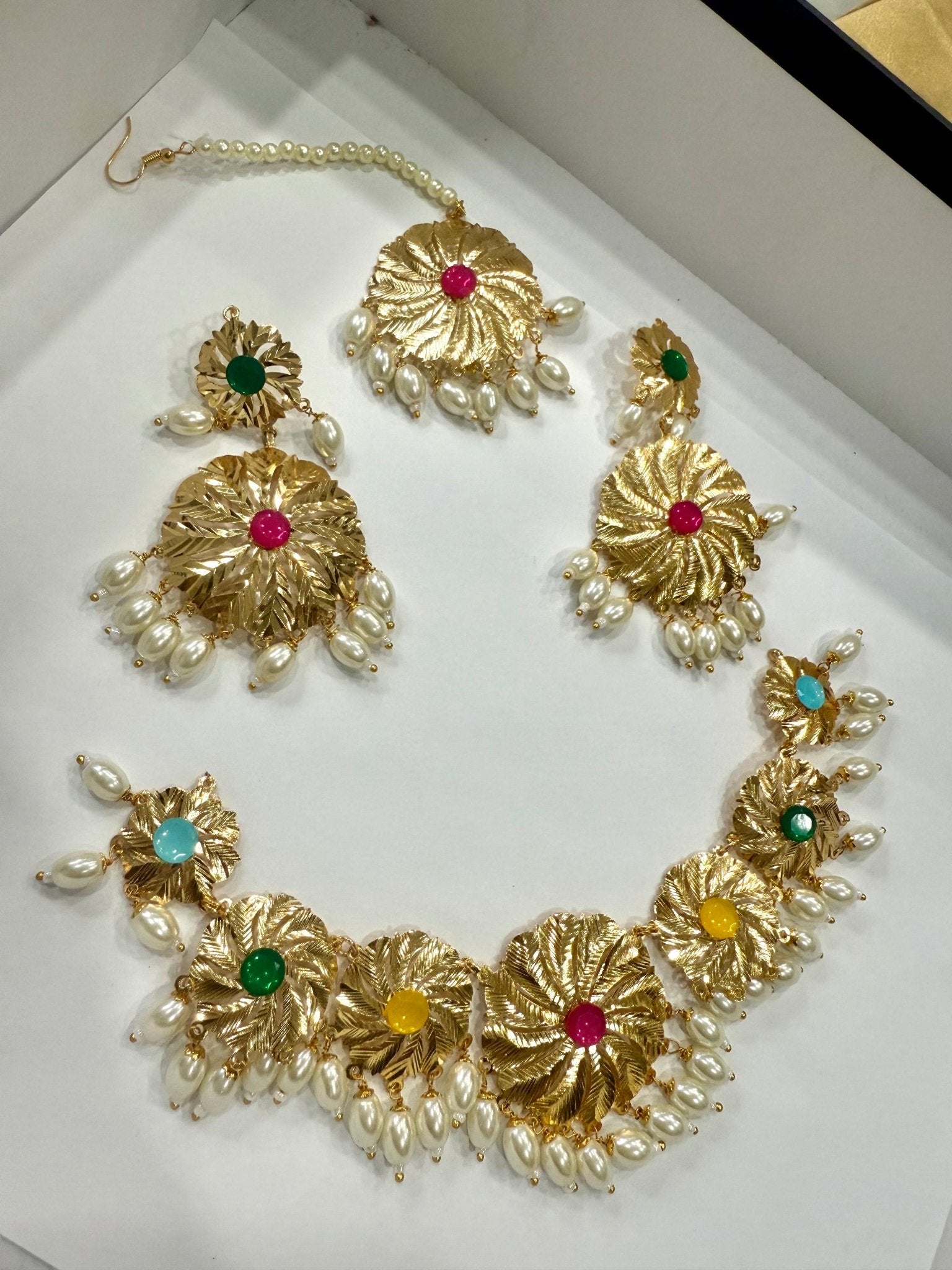 Patra traditional punjabi pipple patti tikka set/indian gold tikka set/jadau tikka set/ jadau set/pearl traditional punjabi jewelry - DWEEP SARA