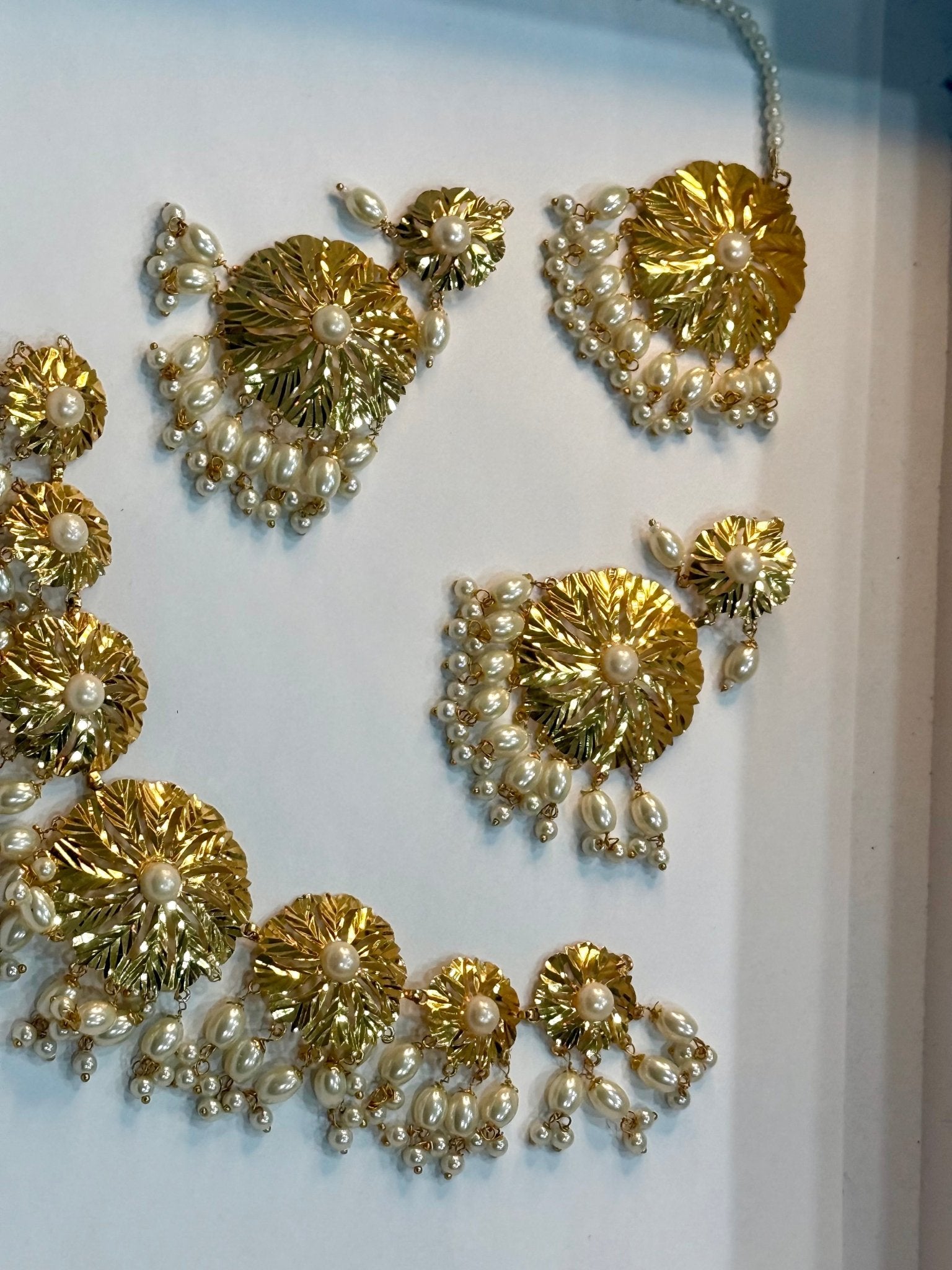 Patra traditional punjabi pipple patti tikka set/indian gold tikka set/jadau tikka set/ jadau set/pearl white traditional punjabi jewelry - DWEEP SARA