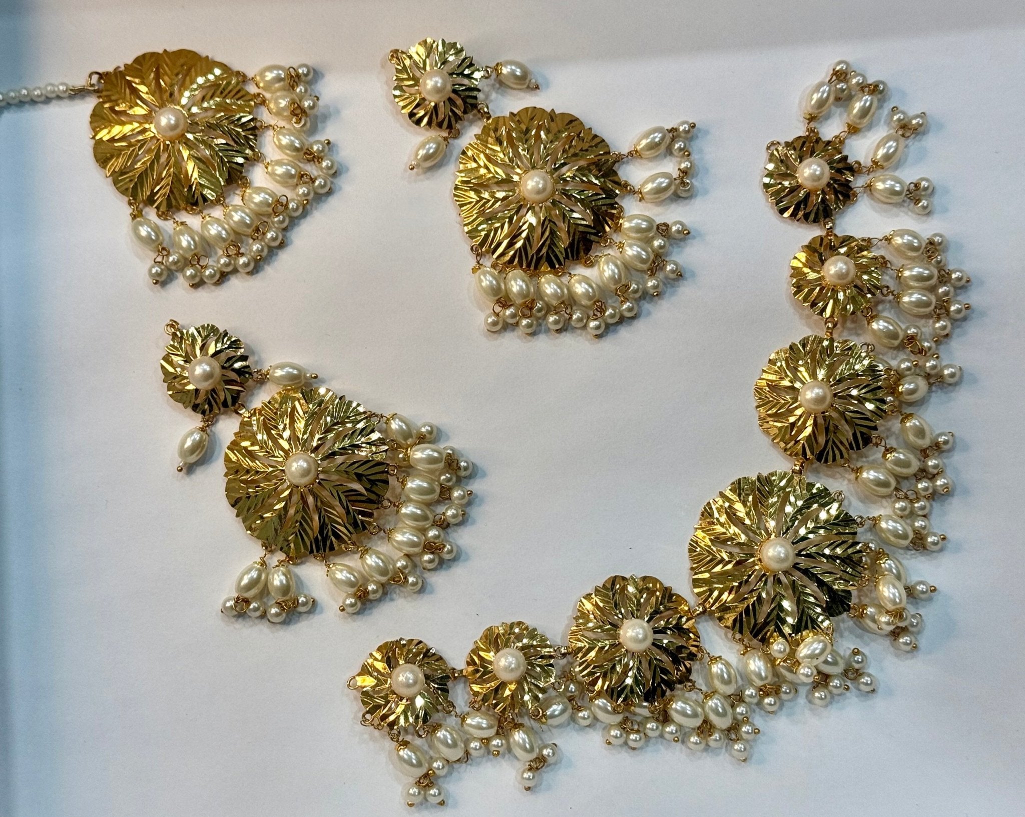 Patra traditional punjabi pipple patti tikka set/indian gold tikka set/jadau tikka set/ jadau set/pearl white traditional punjabi jewelry - DWEEP SARA