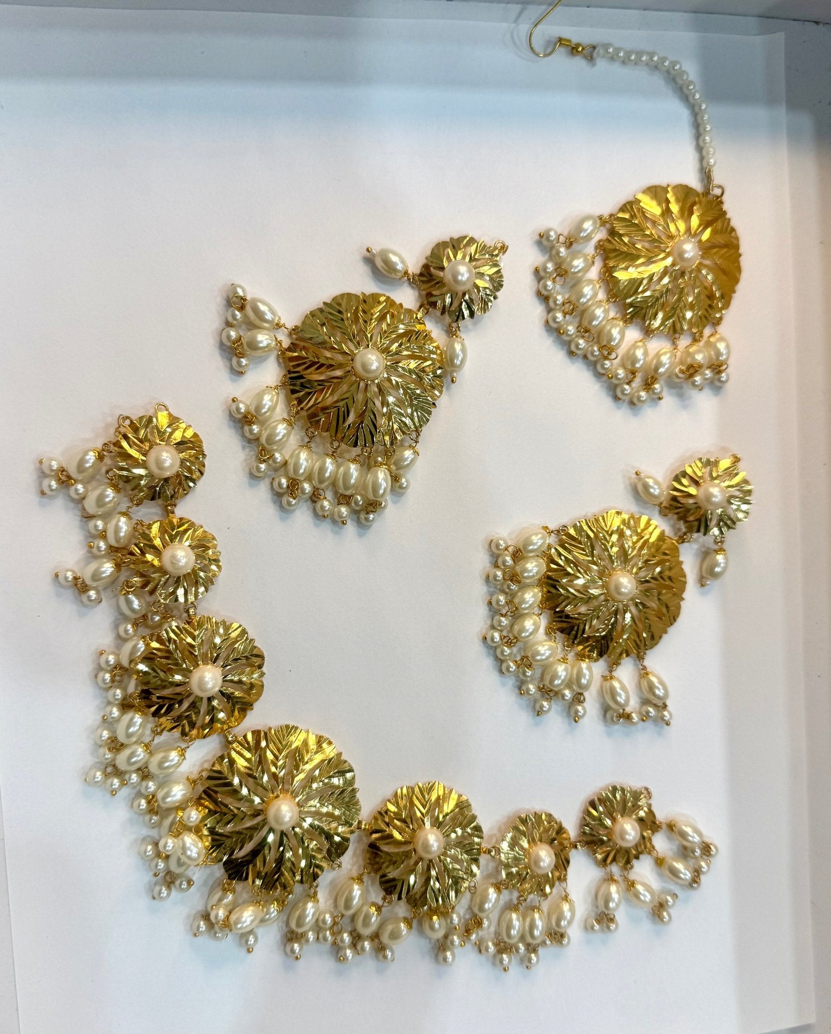 Patra traditional punjabi pipple patti tikka set/indian gold tikka set/jadau tikka set/ jadau set/pearl white traditional punjabi jewelry - DWEEP SARA